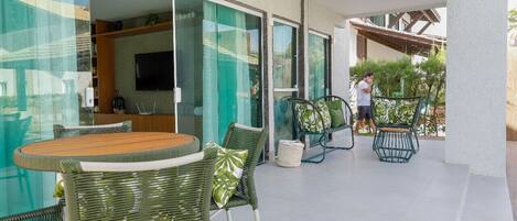 تناول الطعام بالخارج