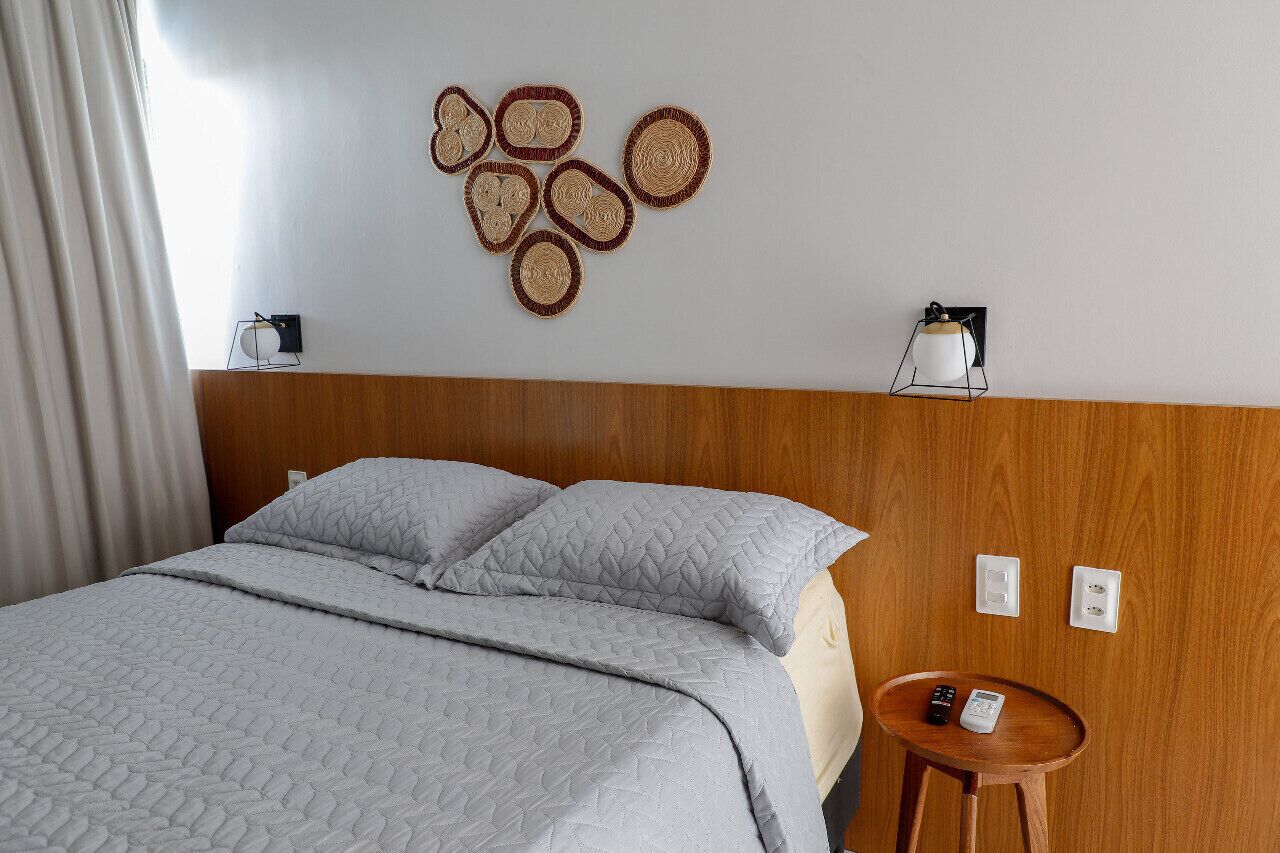 5 bedrooms, iron/ironing board, WiFi, bed sheets