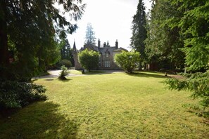 Property grounds - Rosedene Highland House - Emperor Apartment 1 (Inverness)