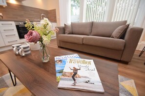 TV - Rosedene Highland House - Emperor Apartment 1 (Inverness)