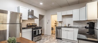 💜Highland Park Hideaway - Private Deck Space and Free Parking💜
