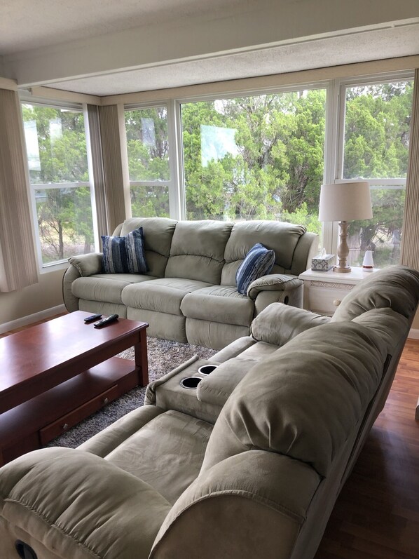 Smart TV, DVD player