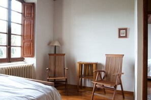 5 Schlafzimmer, Bügeleisen/Bügelbrett, kostenloses WLAN, Bettwäsche