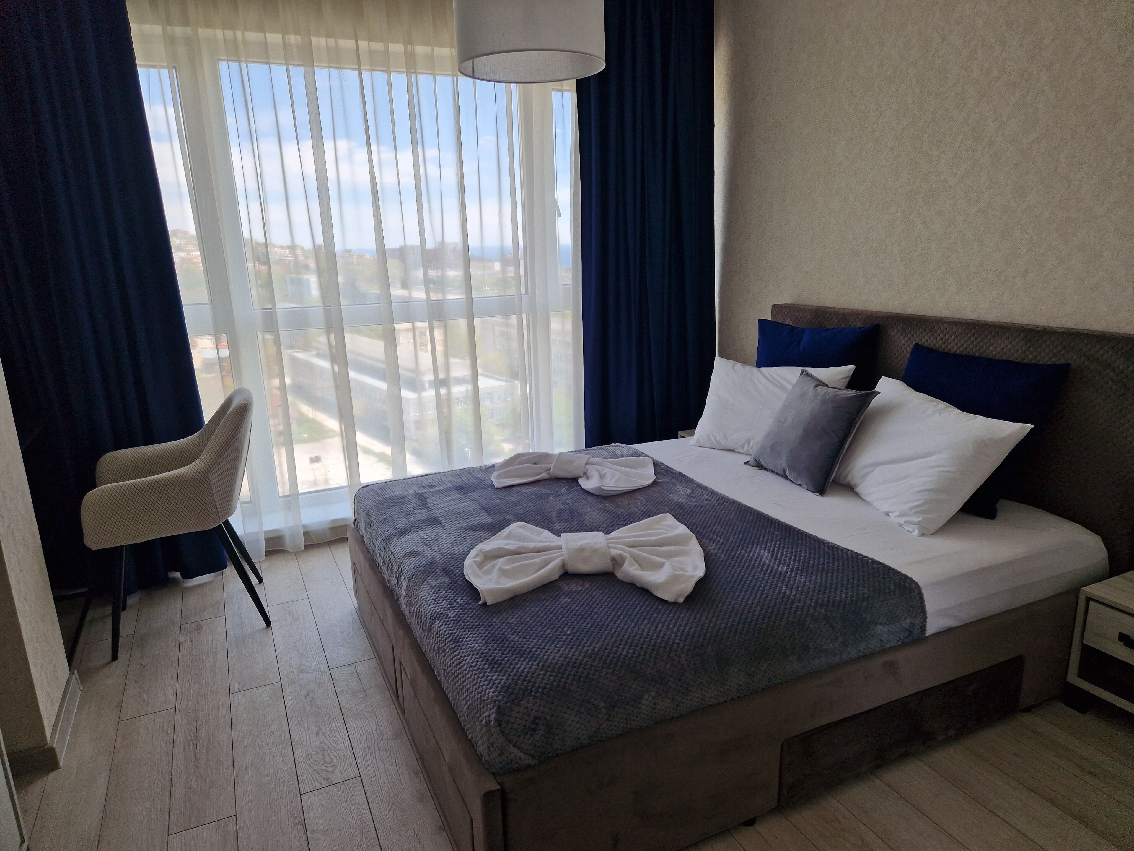 1 habitación, escritorio, tabla de planchar con plancha y wifi gratis 