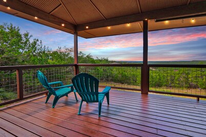 Canyon Breeze I 3 Bedroom I Pet Friendly I Canyon Lake!