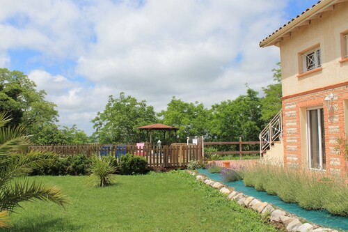Jardin d'Hiver guest rooms with outdoor pool and jacuzzi