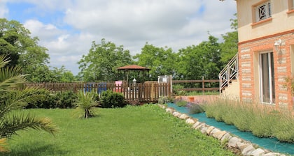 Jardin d'Hiver guest rooms with outdoor pool and jacuzzi