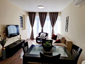 Smart TV - Papaya Apartment 10 for 5 people with parking (Варна)