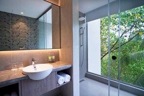 Free toiletries, hair dryer, slippers, towels - Amoravida By 7 Apple Resorts (Pernem)