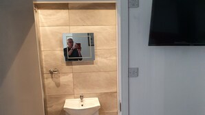 Deluxe Triple Room | Bathroom - Newington Chambers Liverpool City Center (Liverpool)