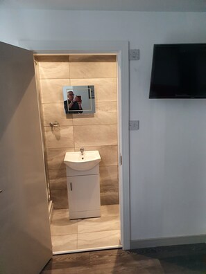 Deluxe-Dreibettzimmer | Badezimmer