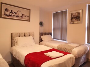Deluxe Triple Room | Individually decorated, individually furnished, iron/ironing board - Newington Chambers Liverpool City Center (Liverpool)