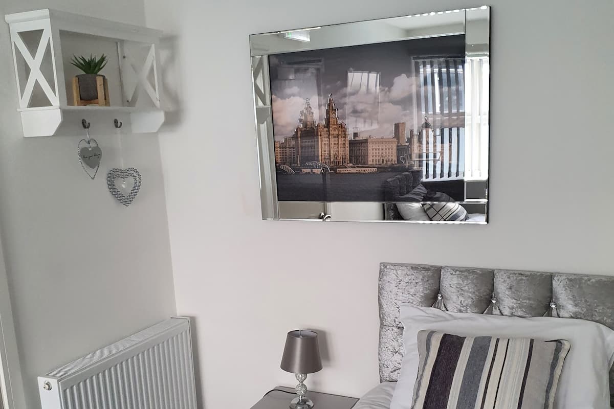 Deluxe Quadruple Room | Iron/ironing board (on request), WiFi (free), individually decorated