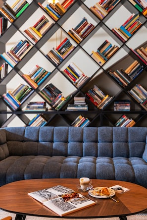 Lobby sitting area - Villa Brown Tel-Aviv (Tel Aviv)
