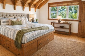 3 bedrooms, desk, iron/ironing board, free WiFi - Walk to Russian River! Sun,S’mores! Guerneville!Ht Tb•Dog• WiFi -Villa Mimosa (Guerneville)