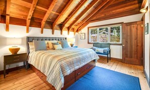 3 bedrooms, desk, iron/ironing board, free WiFi