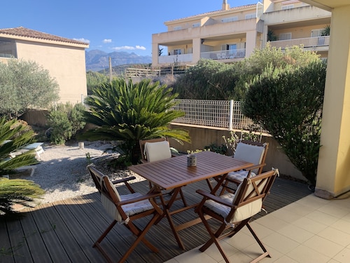 Casa Linda, au calme avec jardin Ă 900 m plage port et centre de Calvi