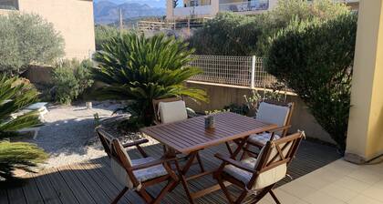 Casa Linda, au calme avec jardin Ă 900 m plage port et centre de Calvi