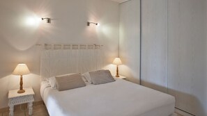 1 bedroom, iron/ironing board, travel cot, WiFi - Casa Linda, au calme avec jardin à 900 m plage port et centre de Calvi (Calvi)