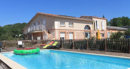 Bed and breakfast for 3 people Portes Du Désert with outdoor pool and jacuzzi.
