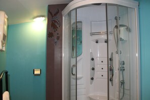 Douche, serviettes fournies