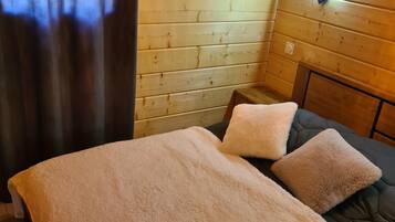 5 bedrooms, iron/ironing board, travel cot, free WiFi