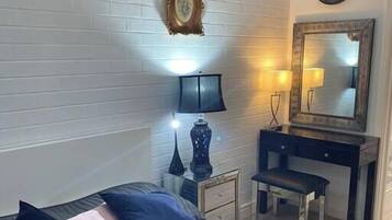1 bedroom, iron/ironing board, travel cot, WiFi