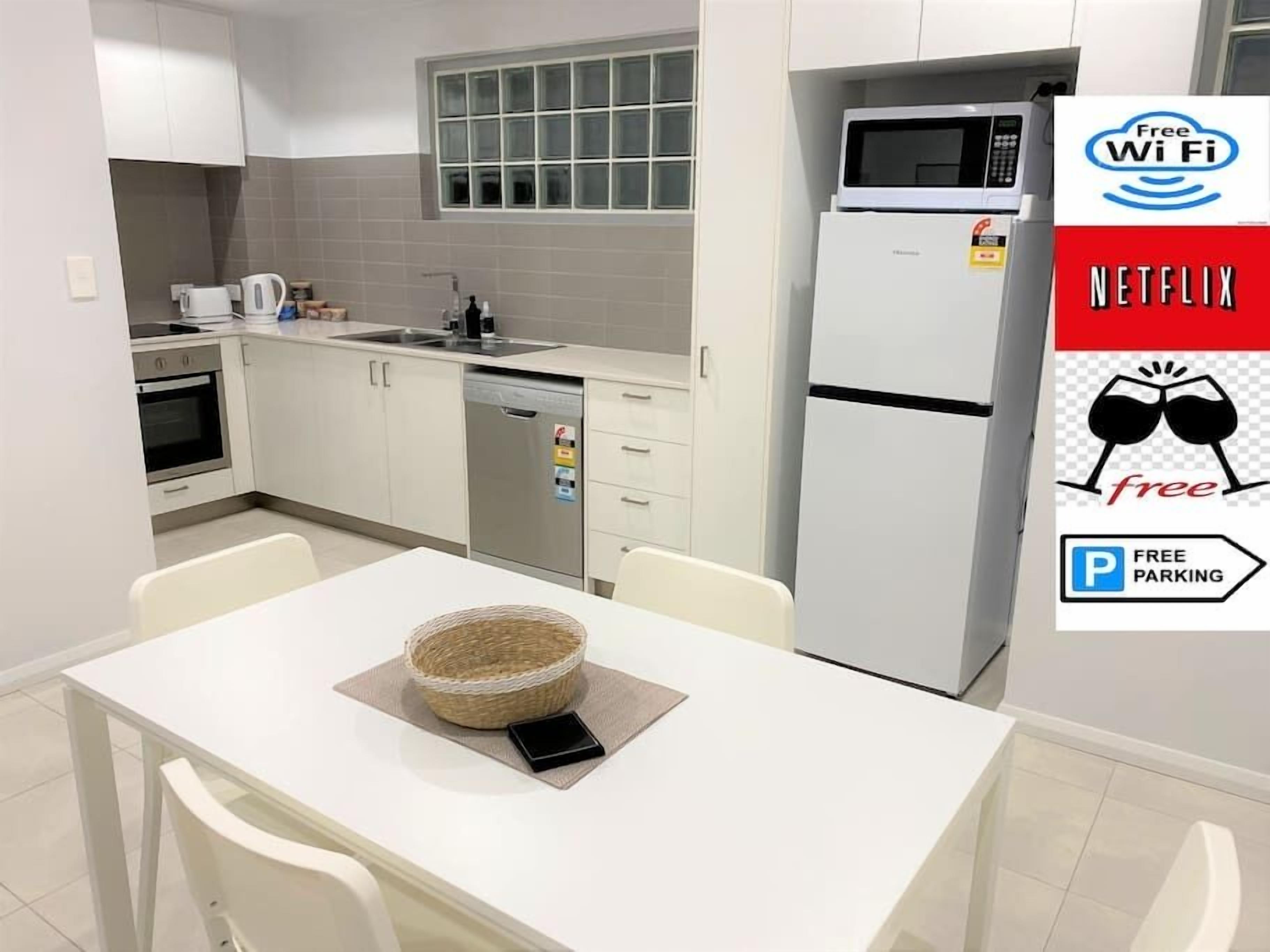 MODERN CLOSE AIRPORT/SHOPS FREE NETFLIX WINE WIFI