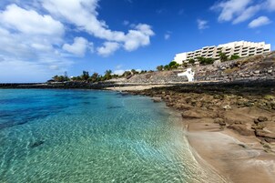 Ubicación cercana a la playa y submarinismo