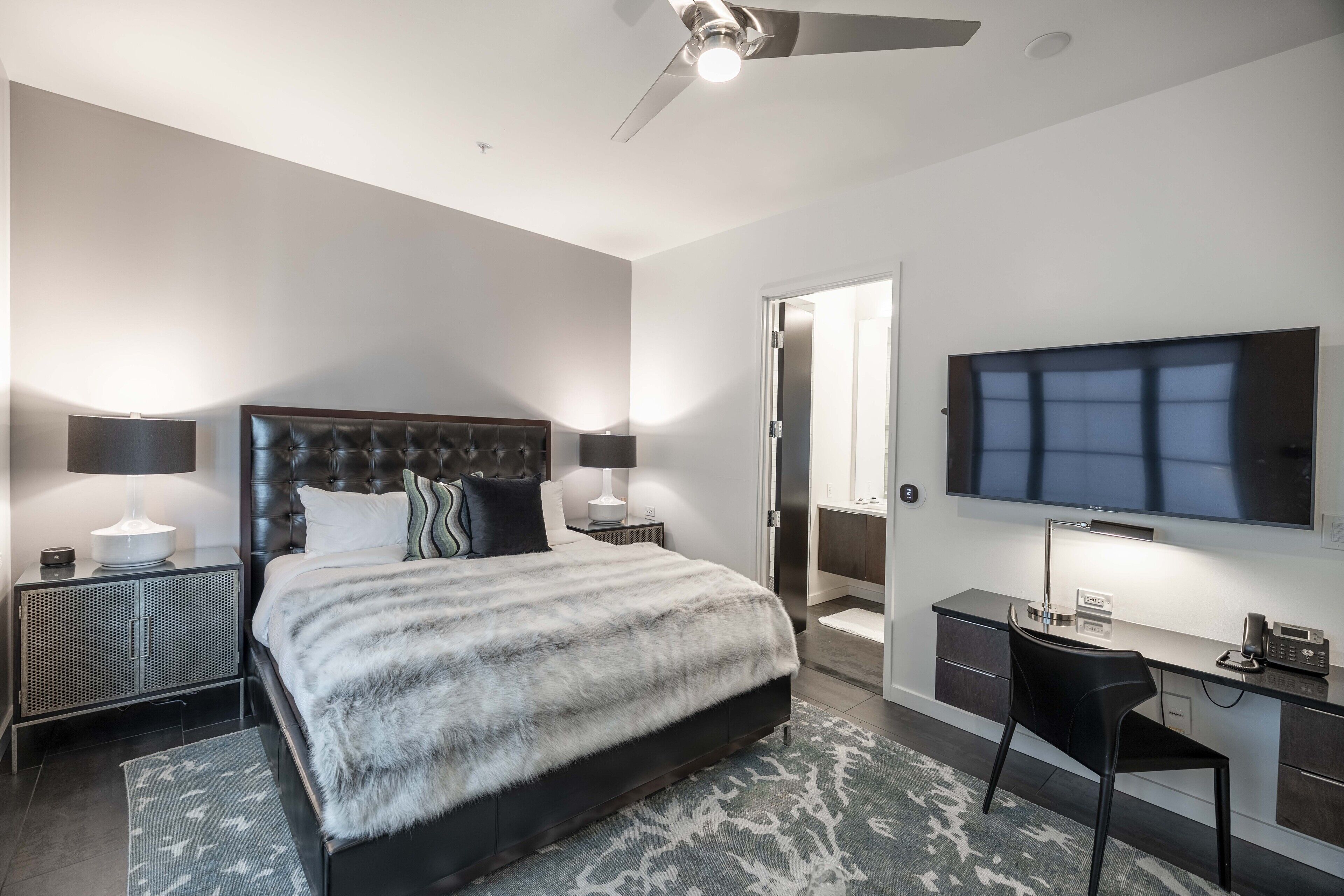 1 habitación, escritorio, tabla de planchar con plancha y wifi gratis 