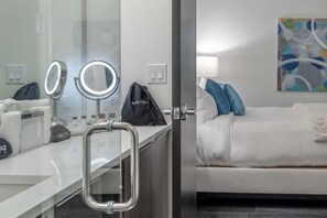 2 bedrooms, desk, iron/ironing board, travel cot