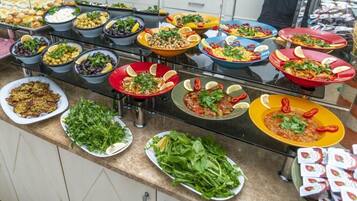 Free daily buffet breakfast