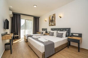 Minibar, una cassaforte in camera, una scrivania, Wi-Fi gratuito