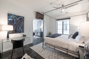 1 Schlafzimmer, Schreibtisch, Bügeleisen/Bügelbrett, Reisekinderbett