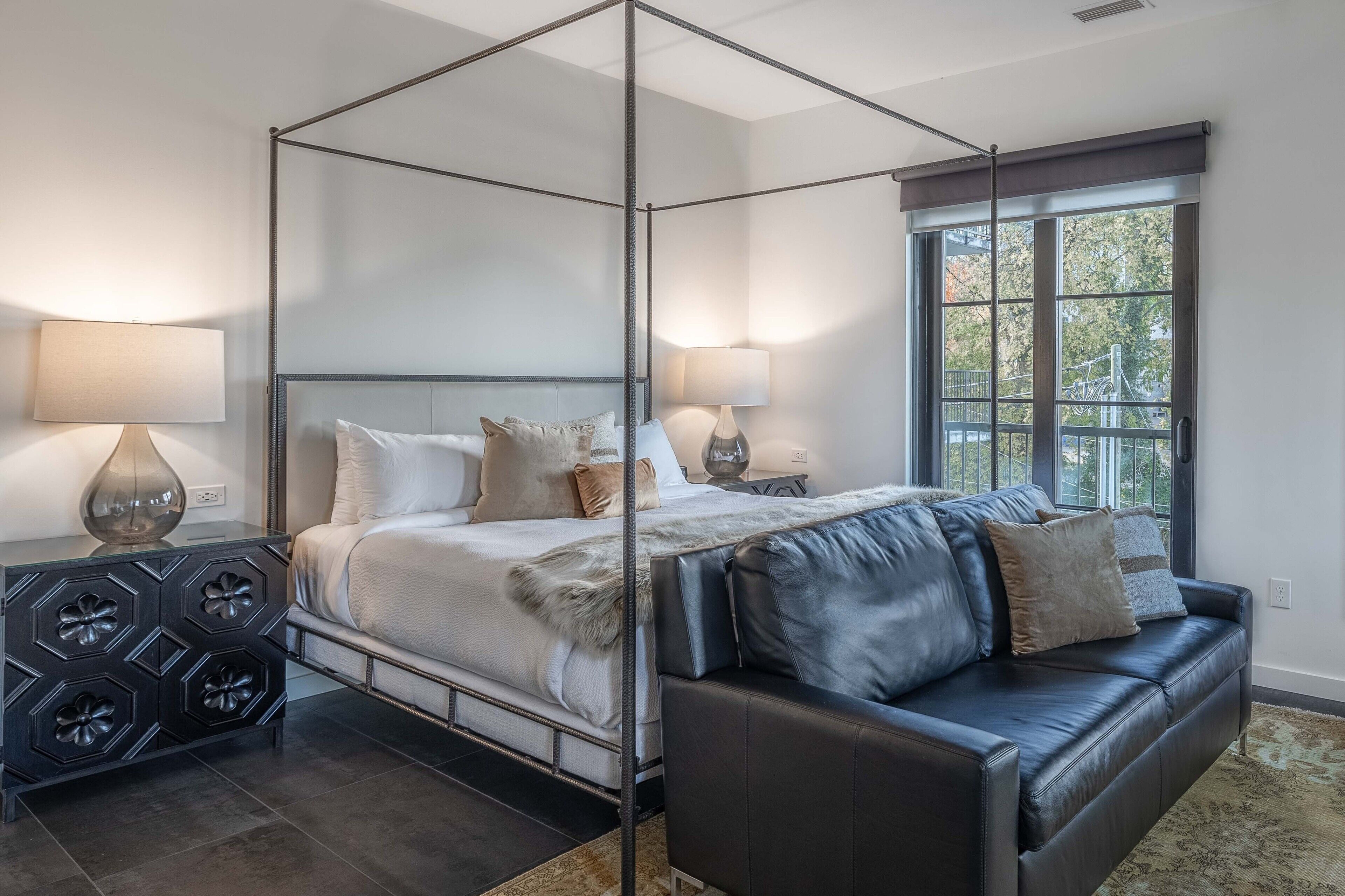 121 Hotel Buyout by AvantStay | Buyout w/ Living Areas & Meeting Room! Sleeps 58