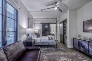 4 bedrooms, desk, iron/ironing board, travel cot