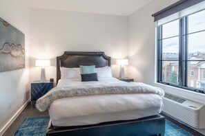 6 slaapkamers, een bureau, een strijkplank/strijkijzer, gratis wifi