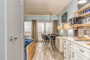 Fridge, microwave, coffee/tea maker, electric kettle - Top Floor Beachfront Getaway (Hampton)
