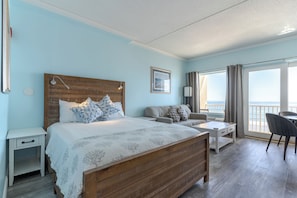 Iron/ironing board, free WiFi, bed sheets - Beachfront Getaway-06 (Hampton)