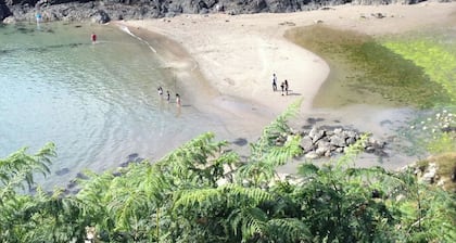 Beach Cottage Sleeps 4 (2 Bedroom)