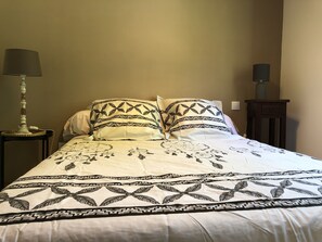 3 Schlafzimmer, Bügeleisen/Bügelbrett