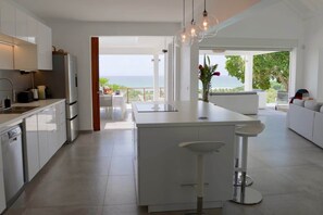 Fridge, microwave, oven, stovetop - The View - 5 Bedrooms | Pool, Jacuzzi & Beach | Guadeloupe (Sainte-Anne)