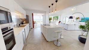 冷蔵庫、電子レンジ、オーブン、食器洗い機