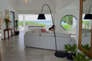 TV, stereo - The View - 5 Bedrooms | Pool, Jacuzzi & Beach | Guadeloupe (Sainte-Anne)