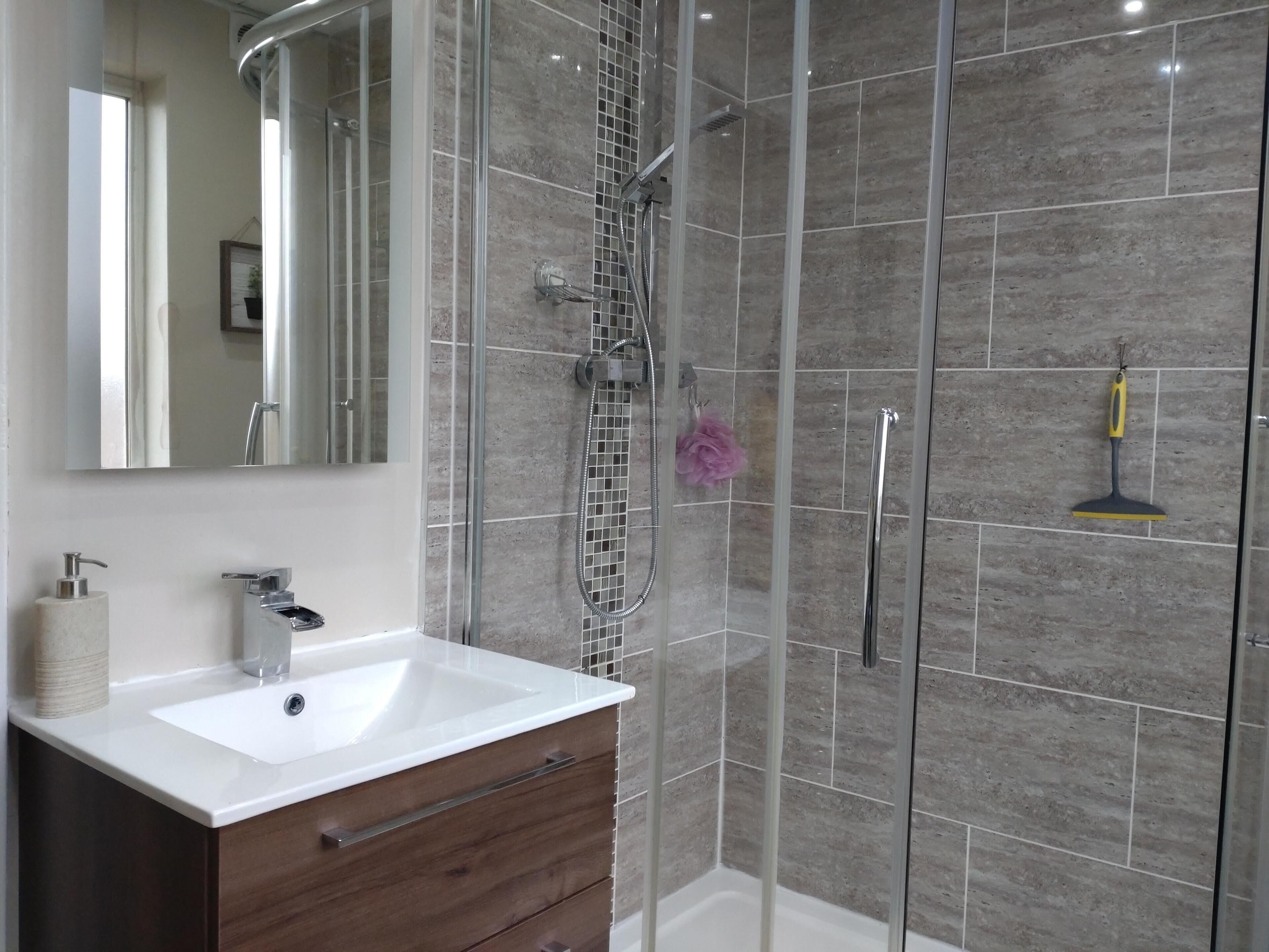 House, Multiple Beds | Bathroom | Shower, towels