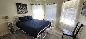 4 bedrooms, desk, free WiFi, bed sheets