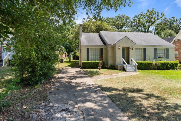 A single-story house with a front porch, a small garden, and a pathway leading to the entrance. - Close to Everything! Breezy like Sunday Morning (Montgomery)