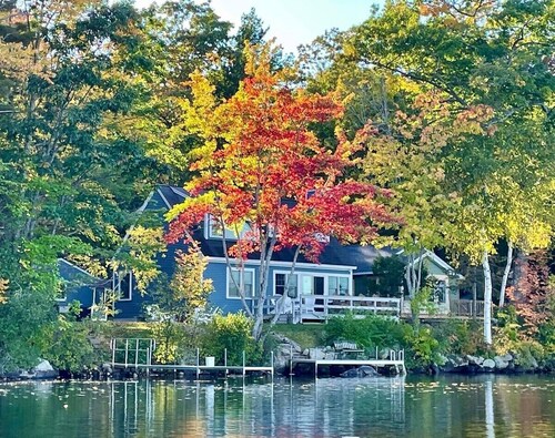 Cozy Kennebunk Pond Cottage Sleeps 8—Kayaks & Dock!