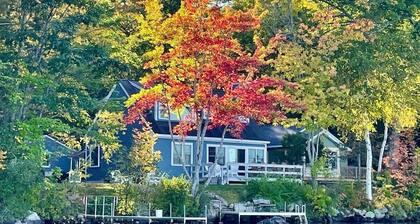 Cozy Kennebunk Pond Cottage Sleeps 8—Kayaks & Dock!