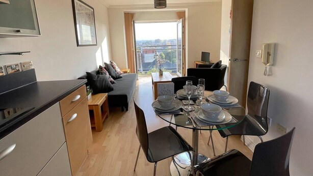 Apartment, Multiple Beds | Living room - Stunning 2-bed Central Location in Basingstoke (Basingstoke)